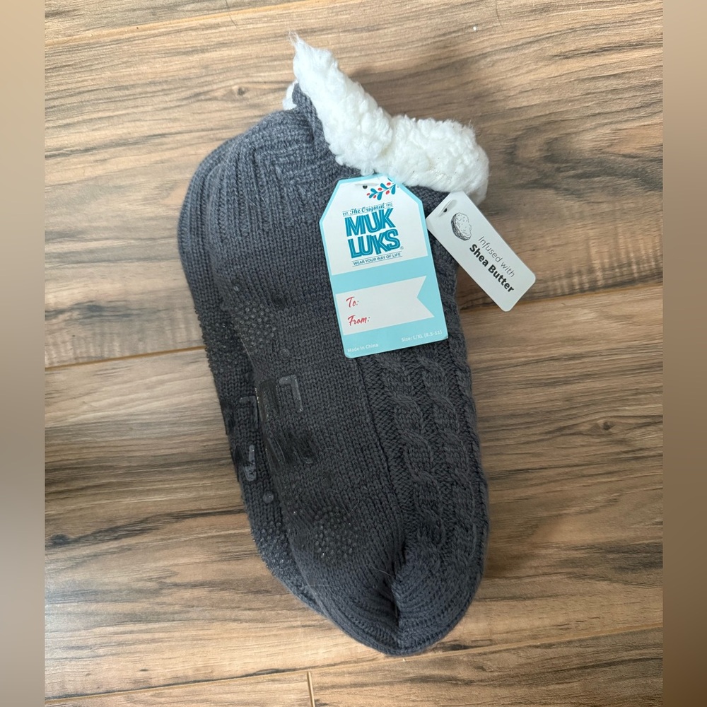 NWT Muk Luks Gray Cable Knit Slipper Socks